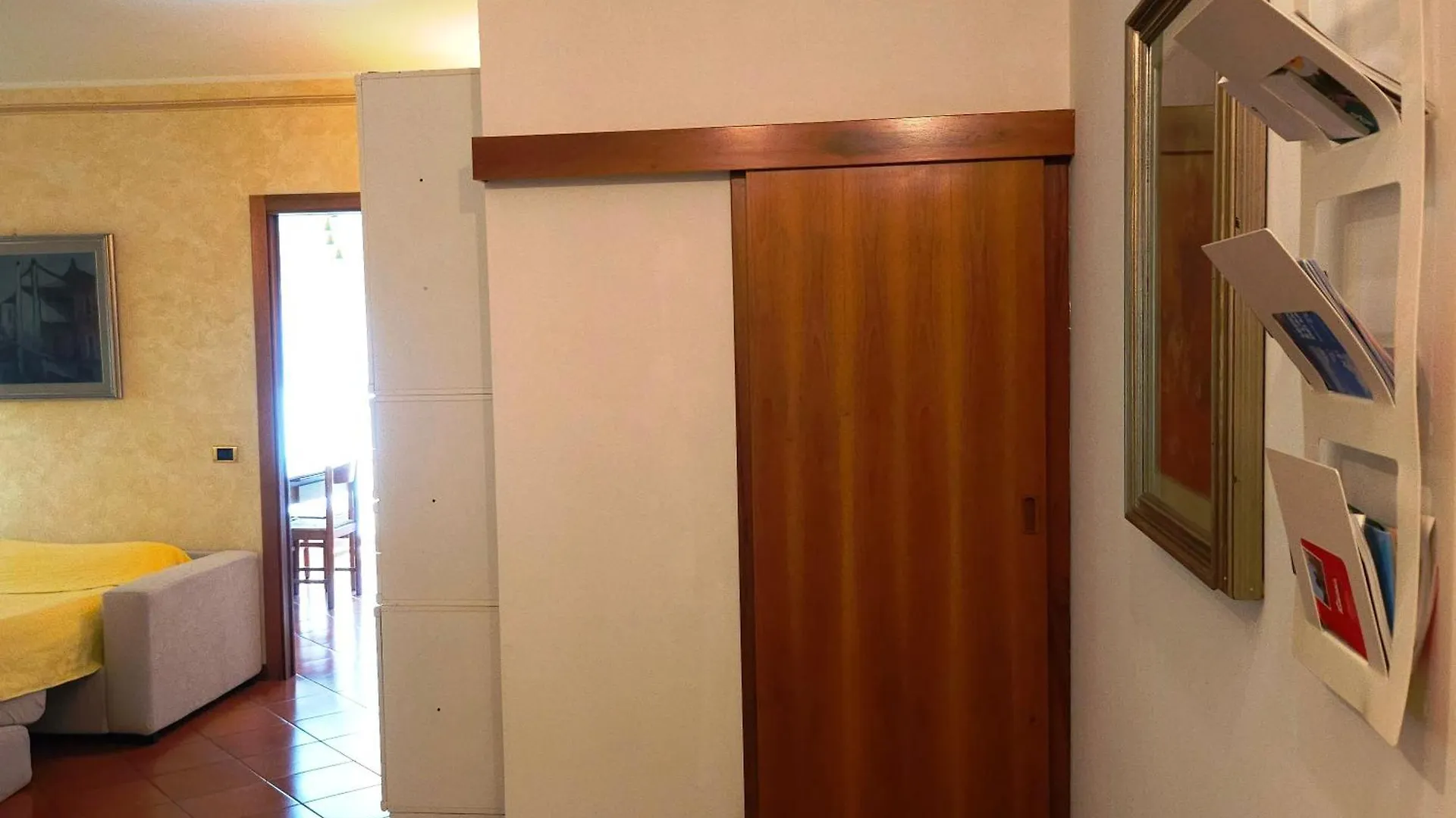 Welcome Apartment Lecco 0*,  Italy