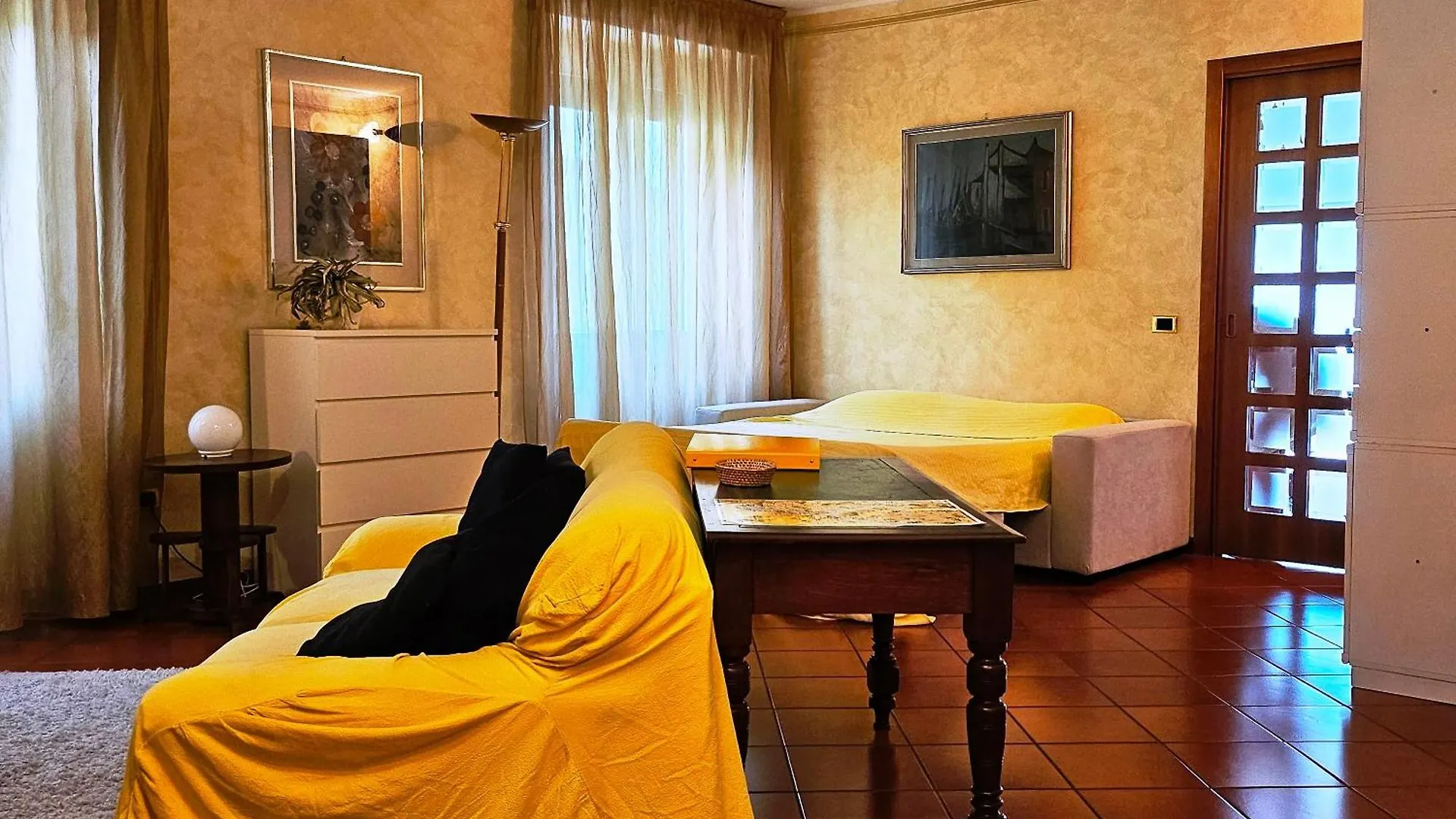 Welcome Apartment Lecco 0*,  Italy